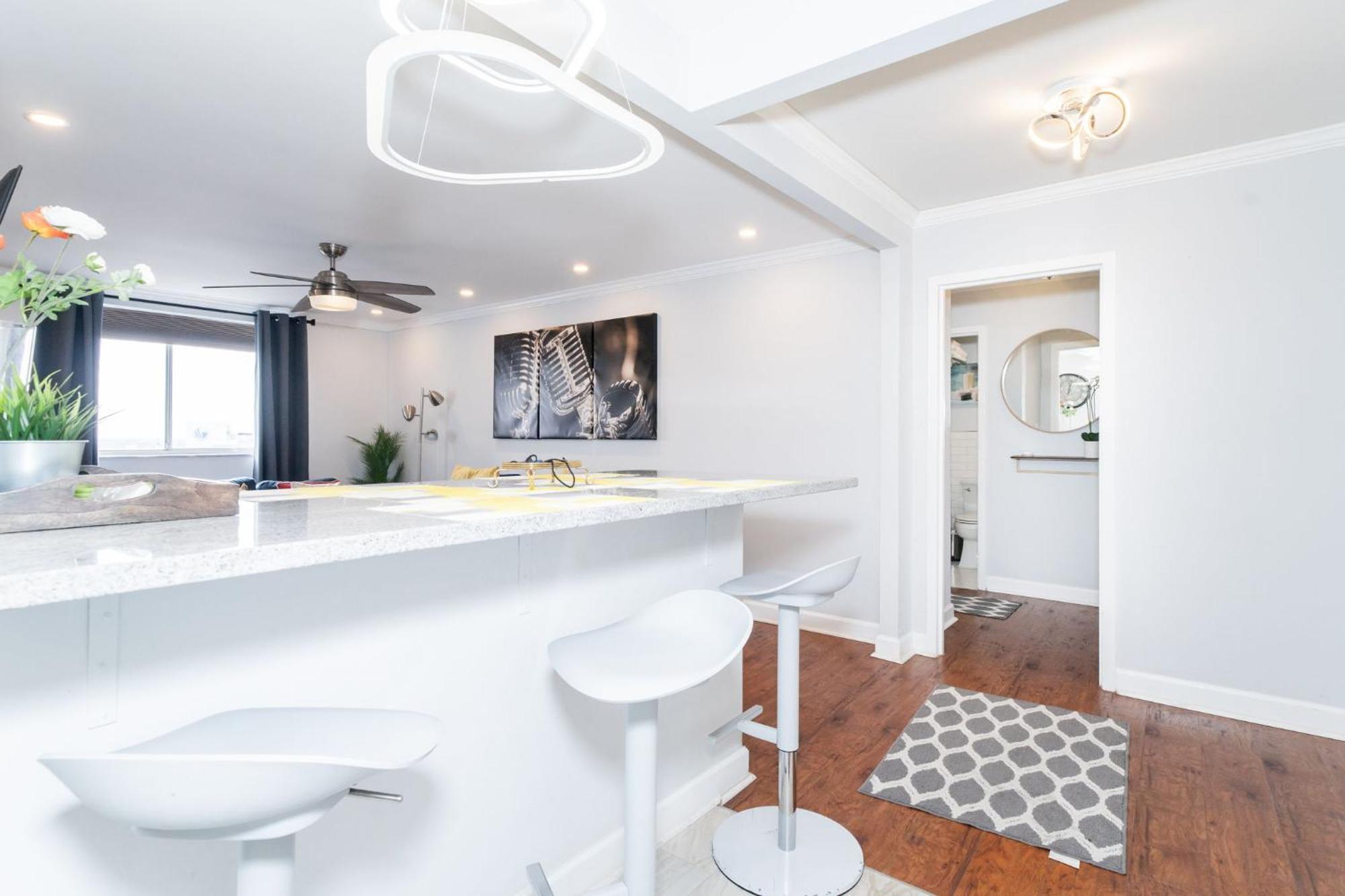 21Floor-Renovated 2Br,1Bath King And Queen Bed And Parking Атланта Экстерьер фото